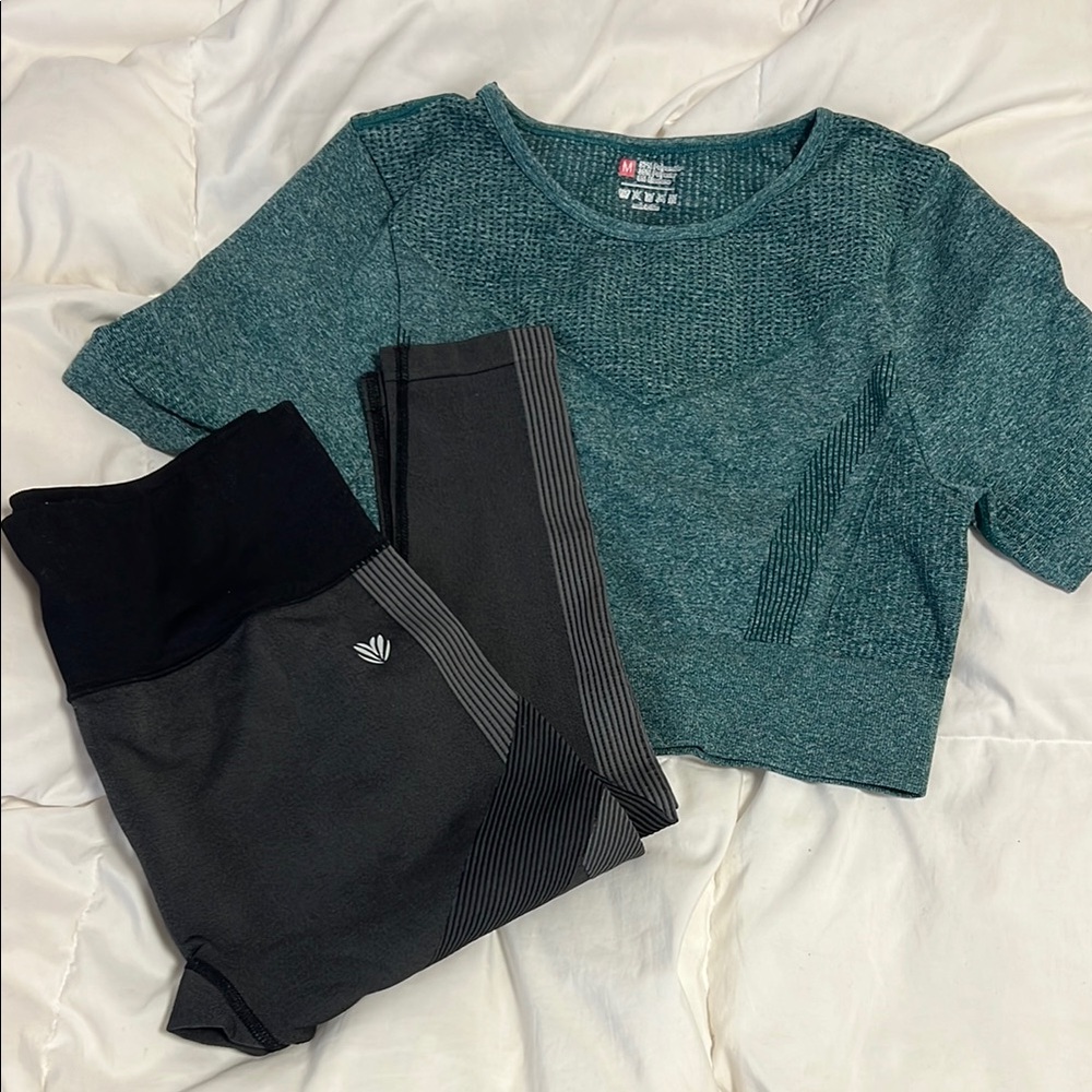 NEW Atheletic Green workout Top and Black Leggings Set